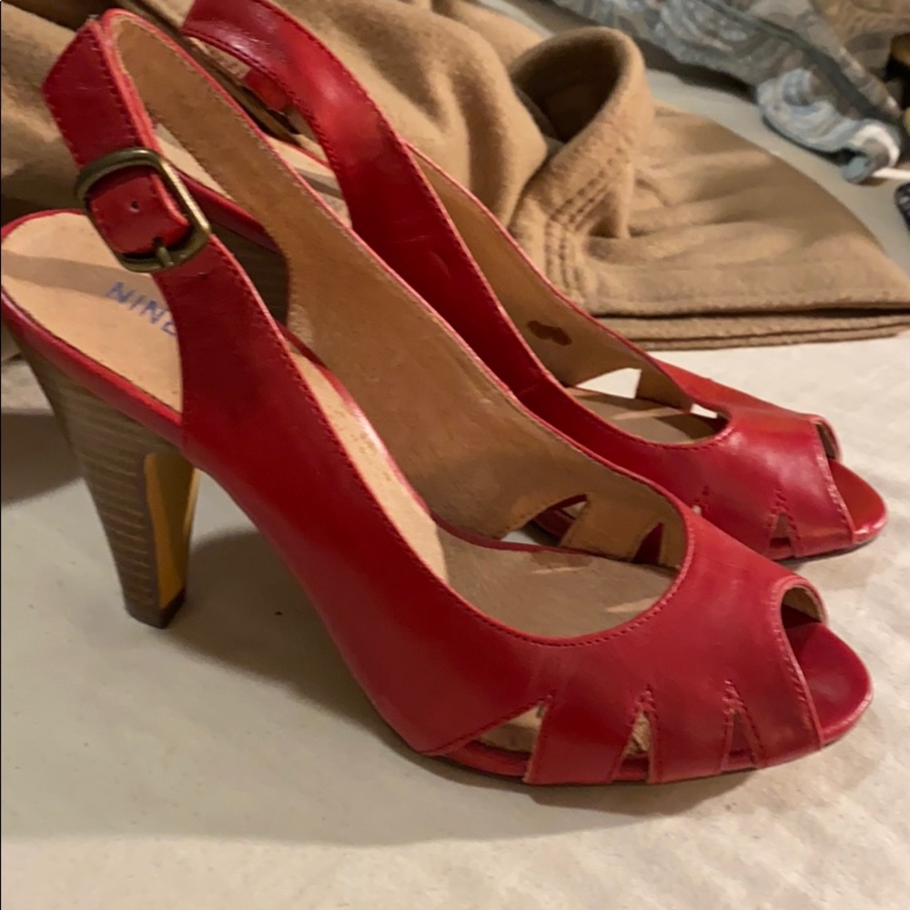 💕👟2 for $30👠🥿💕.   Nine West Leather Pumps